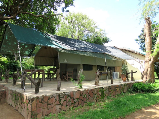 Croc Valley Camp, safari tent, Malawi and Zambia