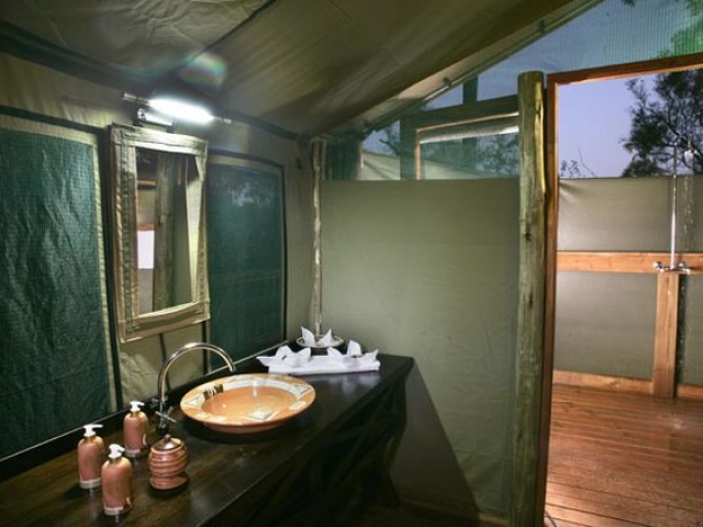 Moremi Crossing, Safari Tent Bathroom