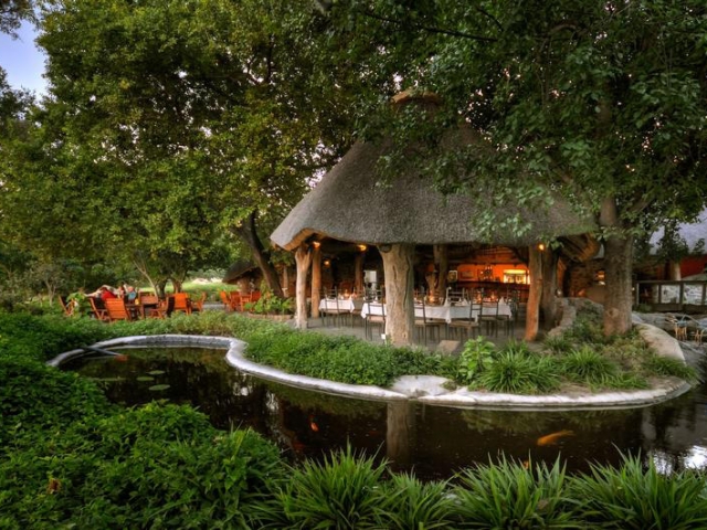 Thamalakane River Lodge, Restaurant