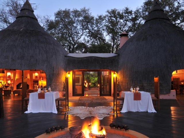 Hoyo Hoyo Safari Lodge (upgrade option)