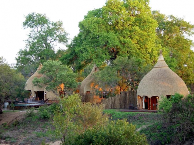 Hoyo Hoyo Safari Lodge Beehive Huts (upgrade option)