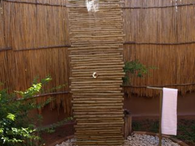 Naara Eco Lodge, outdoor shower