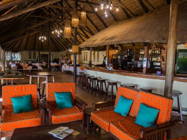 Island Safari Lodge Lounge, Maun