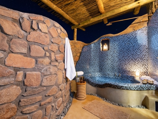 Cape to Windhoek - Hoodia Desert Lodge, Sossusvlei (Upgrade), Outdoor bathrooms