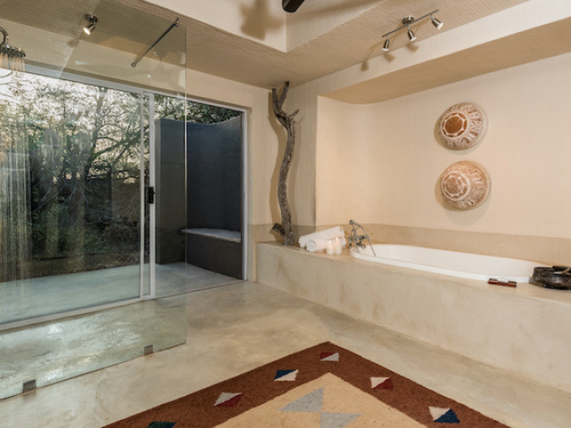 Sabi Sabi Bathroom