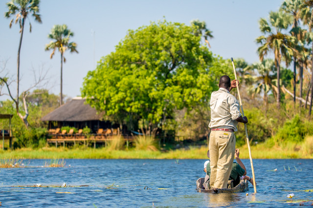 Okavango Delta family mekoro, Botswana