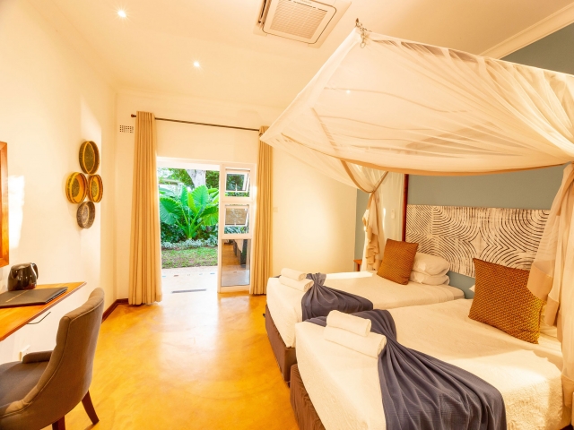Phezulu Guest Lodge, Victoria Falls &amp; Chobe, guest room