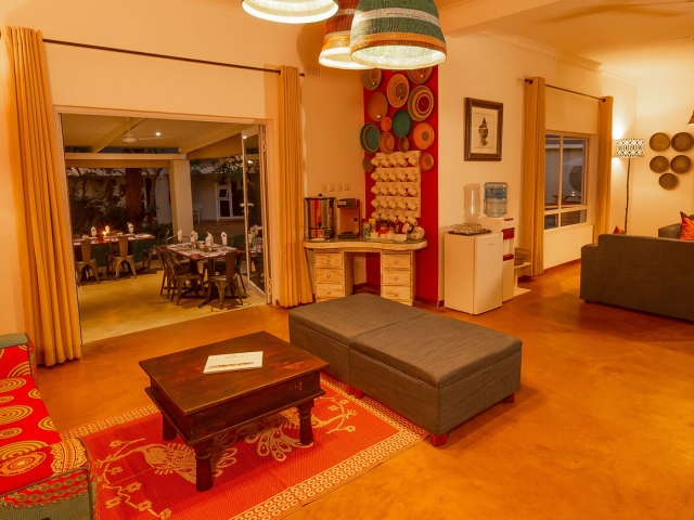 Phezulu Guest Lodge, Victoria Falls &amp; Chobe, lounge