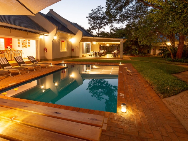 Phezulu Guest Lodge, Victoria Falls & Chobe, pool and bar area