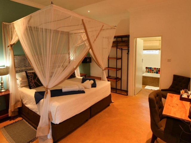 Phezulu Guest Lodge, Victoria Falls and Hwange, bedroom