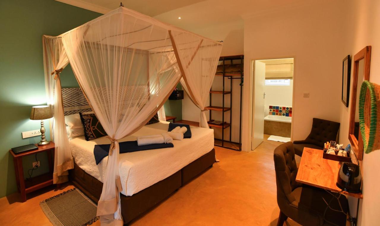 Phezulu Guest Lodge, Victoria Falls and Hwange, bedroom