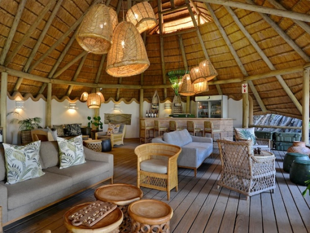 Bakwena Lodge lounge, Chobe